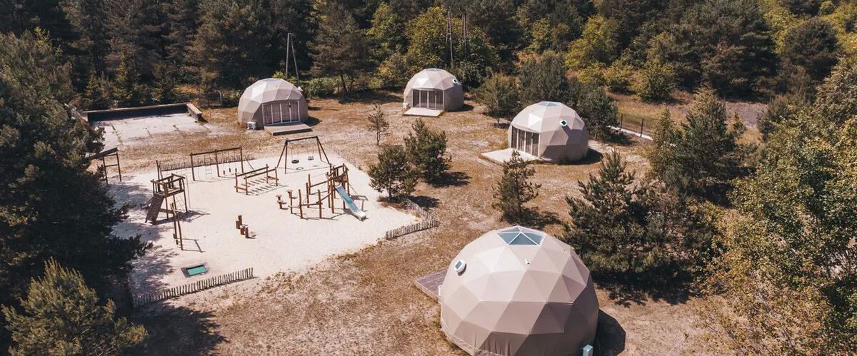 obiekt, teren hotelu, plac zabaw