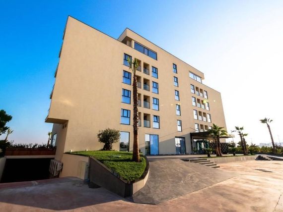 Amara 4*