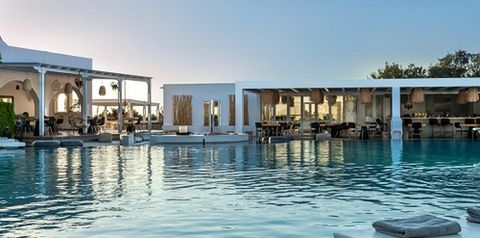 teren hotelu, restauracja, basen