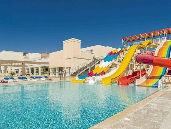 teren hotelu, basen, aquapark, zjeżdżalnia