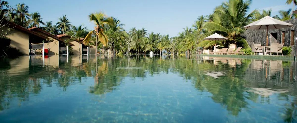 obiekt, teren hotelu, basen