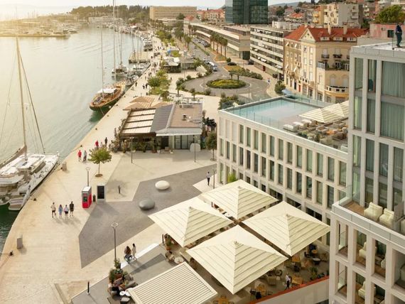 obiekt, teren hotelu