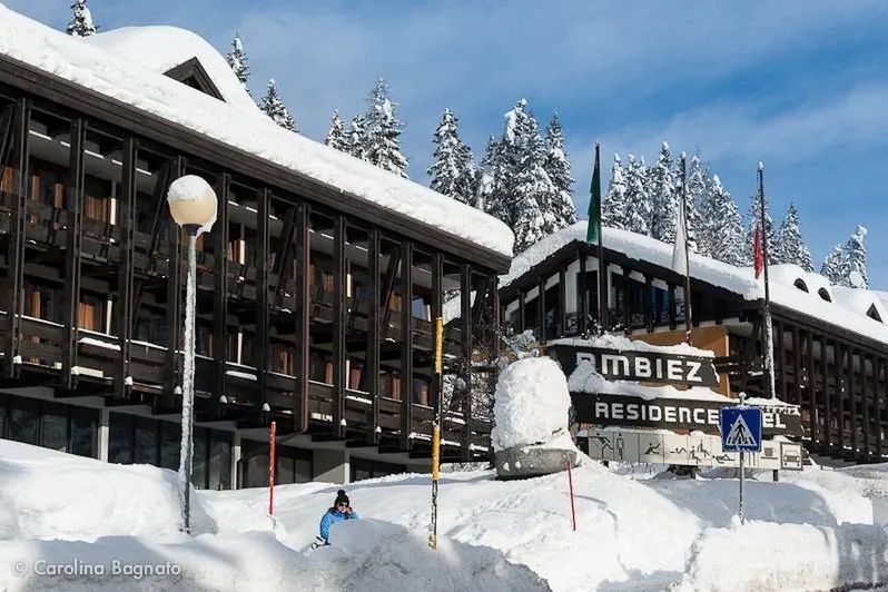 budynek główny, teren hotelu