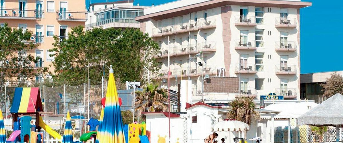 teren hotelu, budynek główny