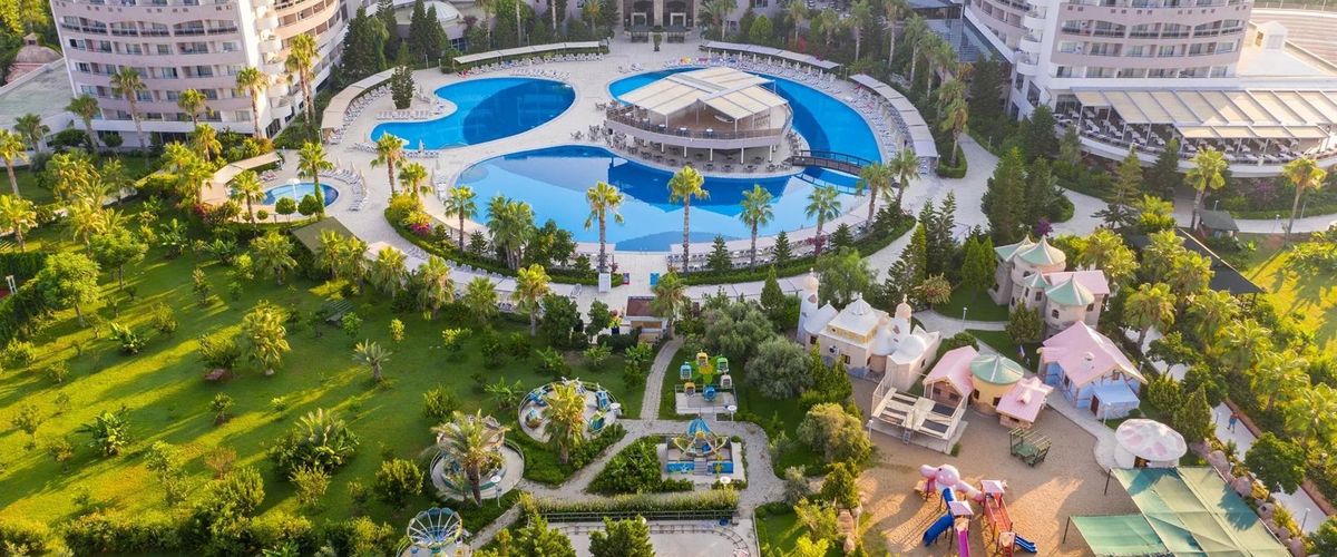 obiekt, teren hotelu, basen