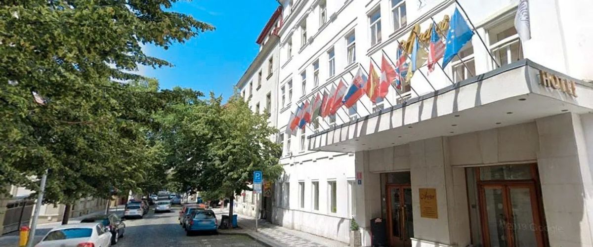 teren hotelu, budynek główny