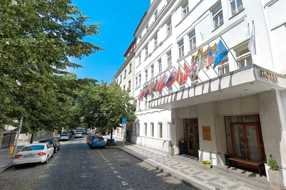 teren hotelu, budynek główny
