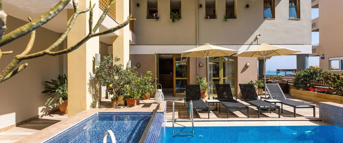 teren hotelu, obiekt, basen