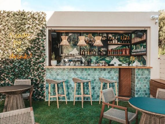 teren hotelu, drink bar