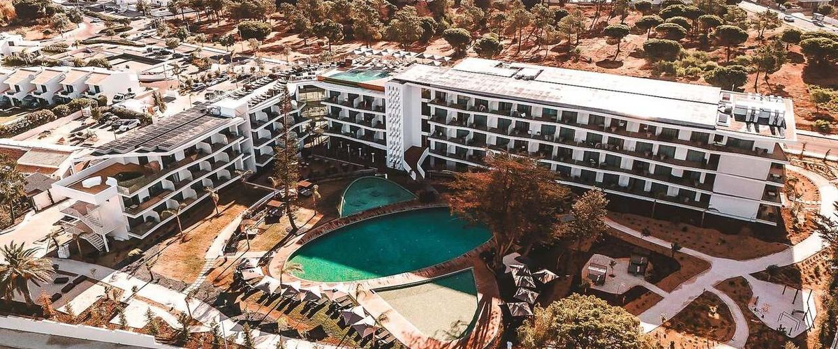 obiekt, teren hotelu