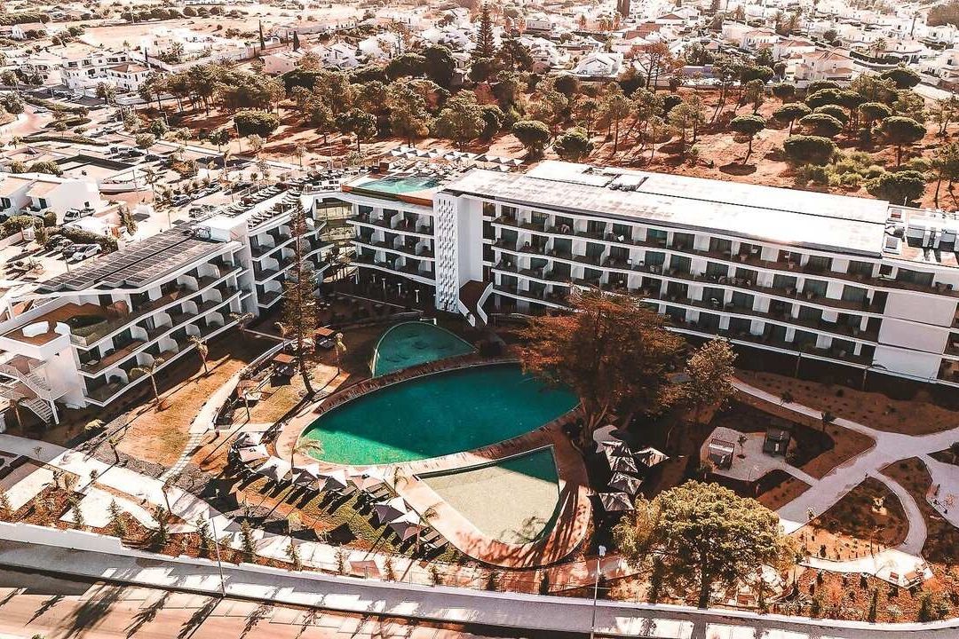 obiekt, teren hotelu