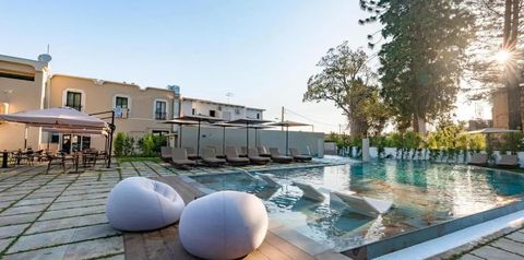 obiekt, teren hotelu, basen