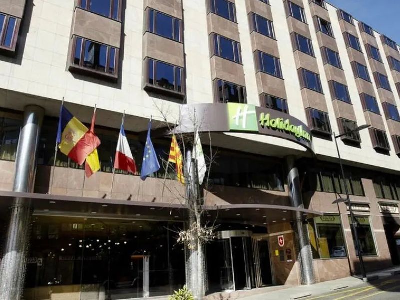 Suites Plaza & Wellness