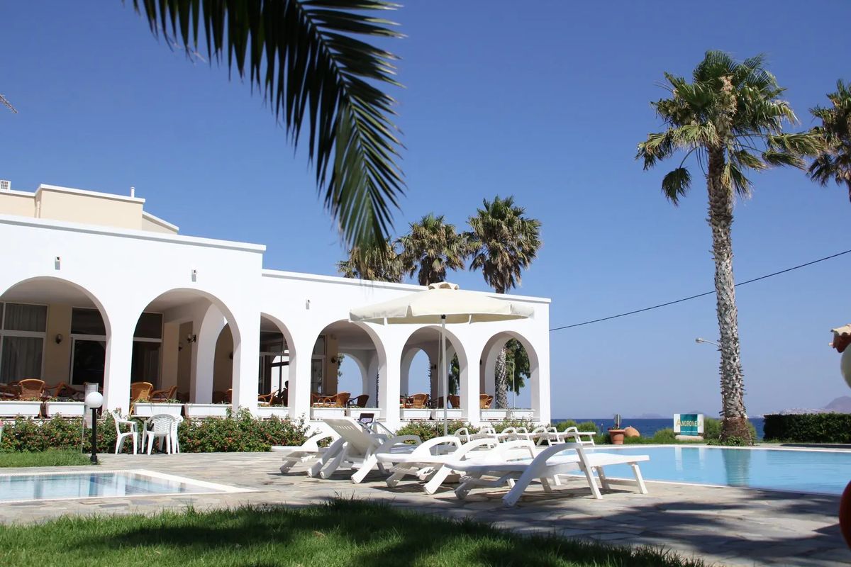 obiekt, teren hotelu, basen