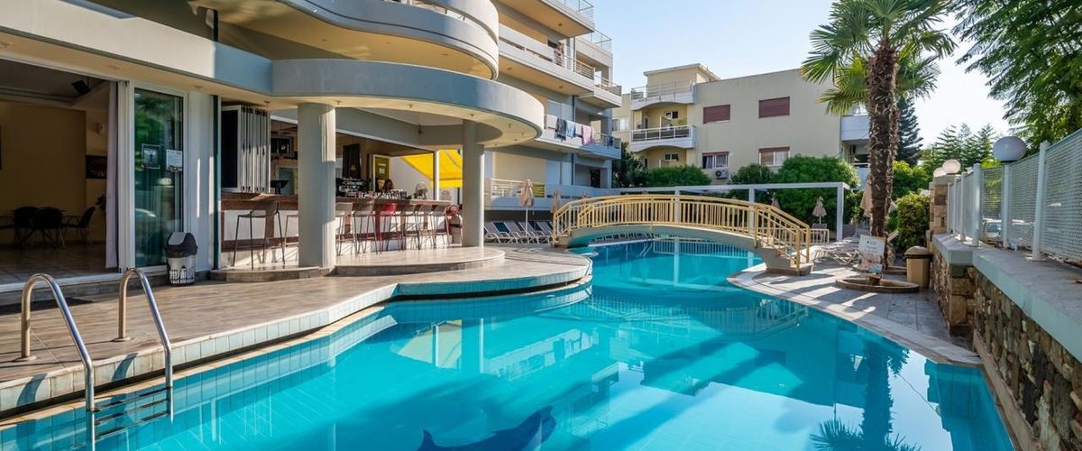 teren hotelu, basen, pool bar