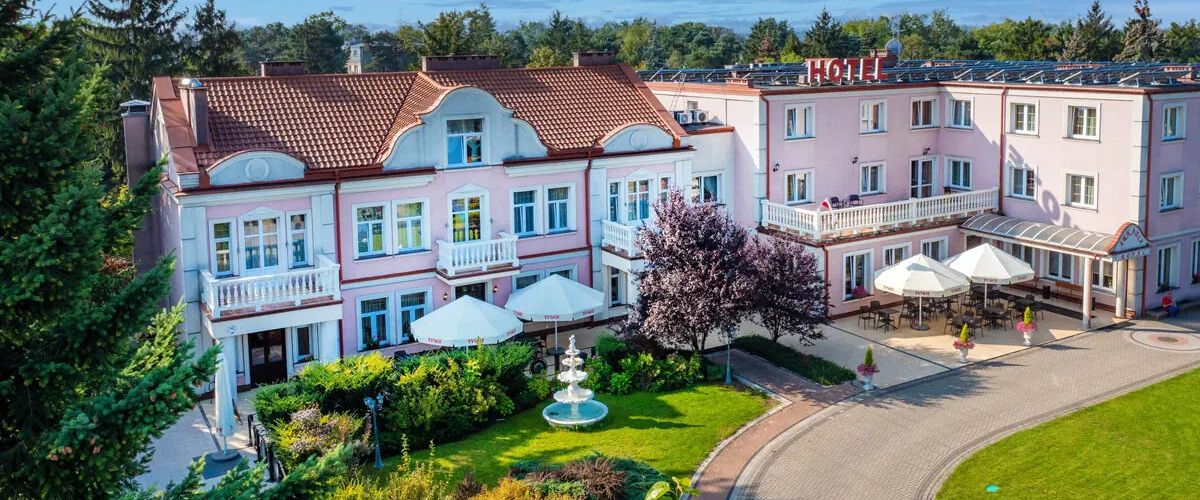 obiekt, teren hotelu