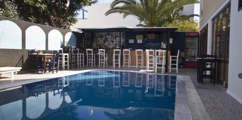 teren hotelu, basen, pool bar