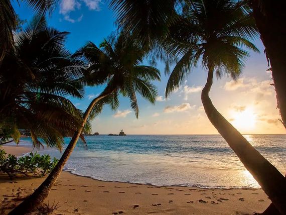 Plaża przy hotelu Anse Soleil Beachcomber na wyspie Mahé