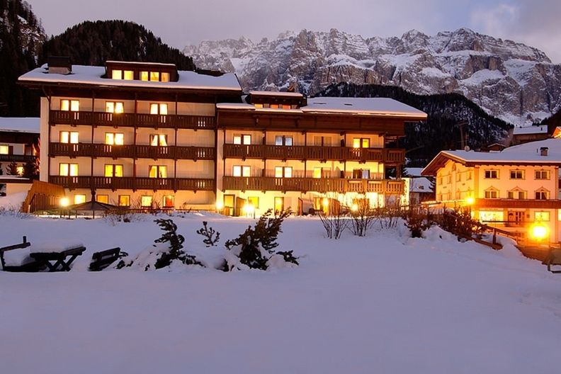 teren hotelu, budynek główny, obiekt