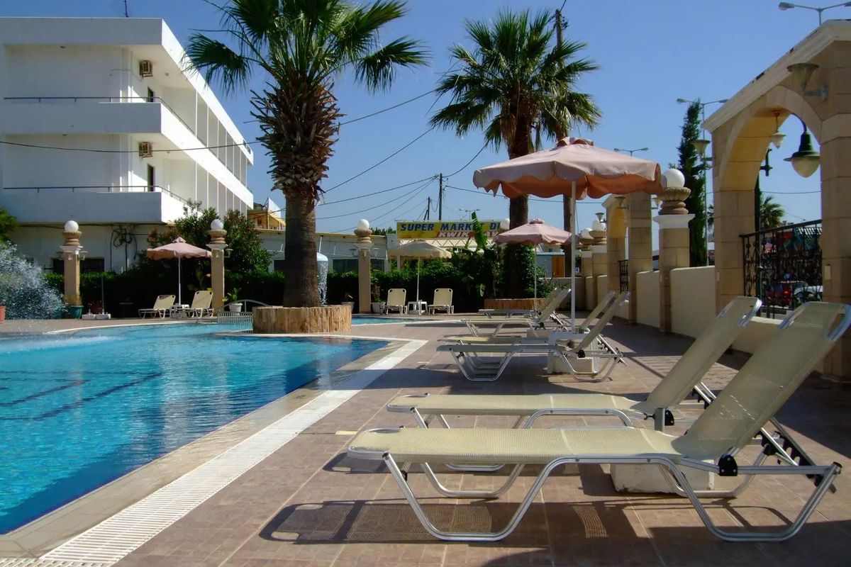 obiekt, teren hotelu, basen