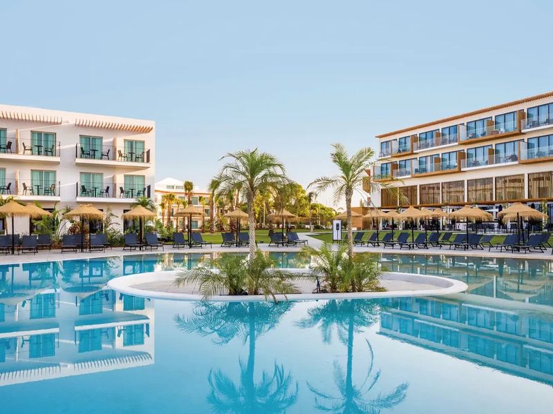 AP Cabanas Beach & Nature