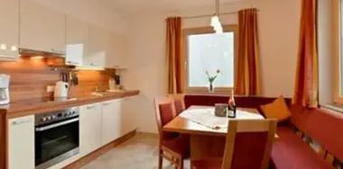 pokój, kuchnia / aneks kuchenny