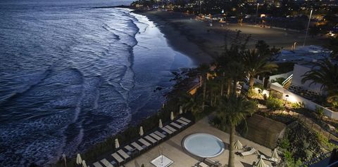 basen, teren hotelu, plaża