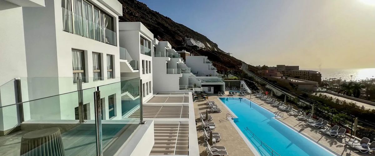 obiekt, teren hotelu, basen