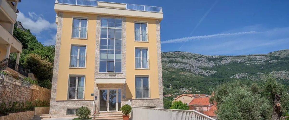 obiekt, budynek główny, teren hotelu