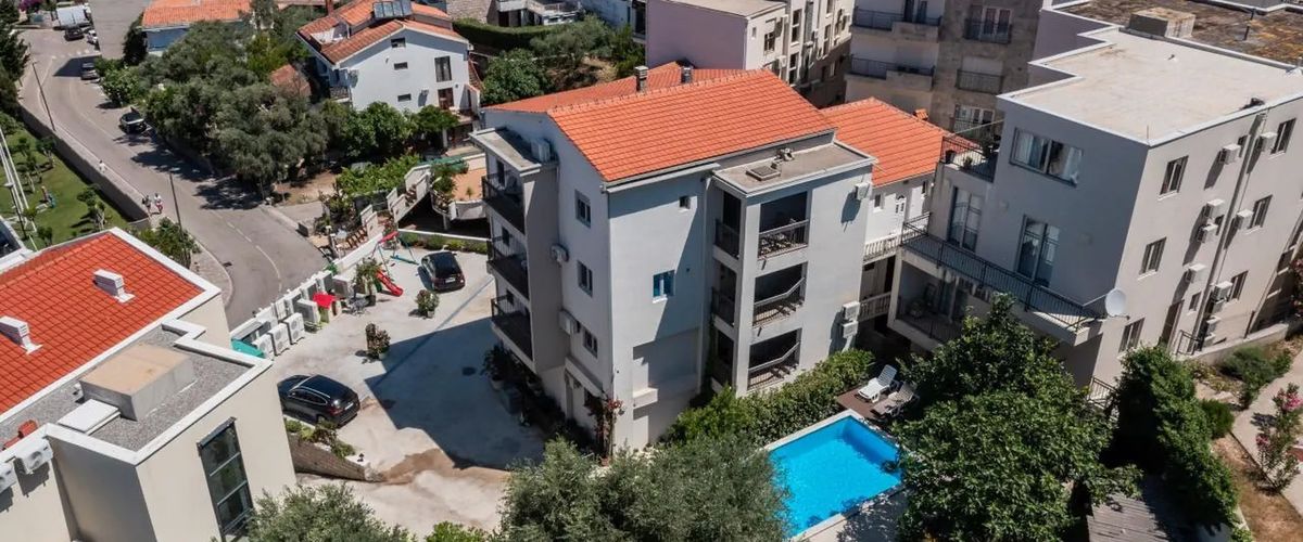 obiekt, budynek główny, teren hotelu