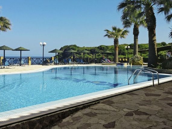 basen, teren hotelu