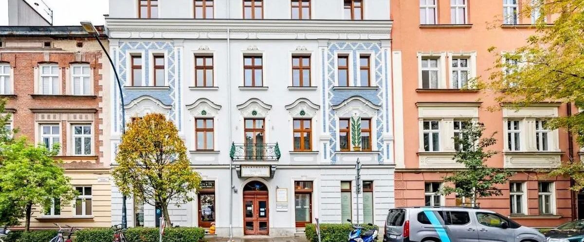 budynek główny, obiekt