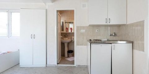 kuchnia / aneks kuchenny, łazienka, pokój