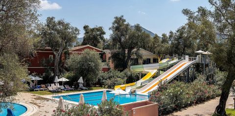 teren hotelu, basen, zjeżdżalnia