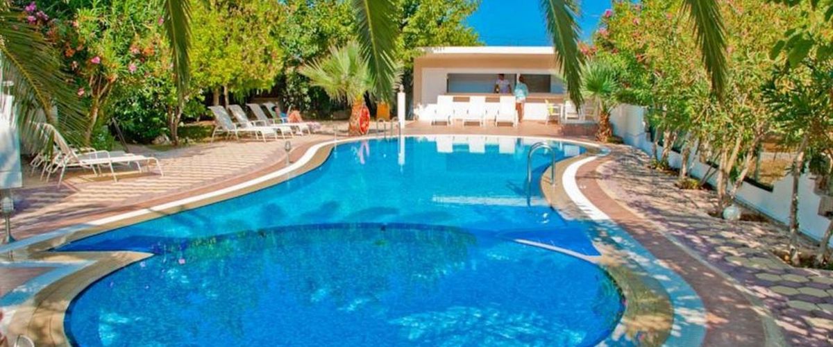 teren hotelu, basen, pool bar