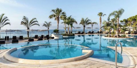 teren hotelu, basen, jacuzzi