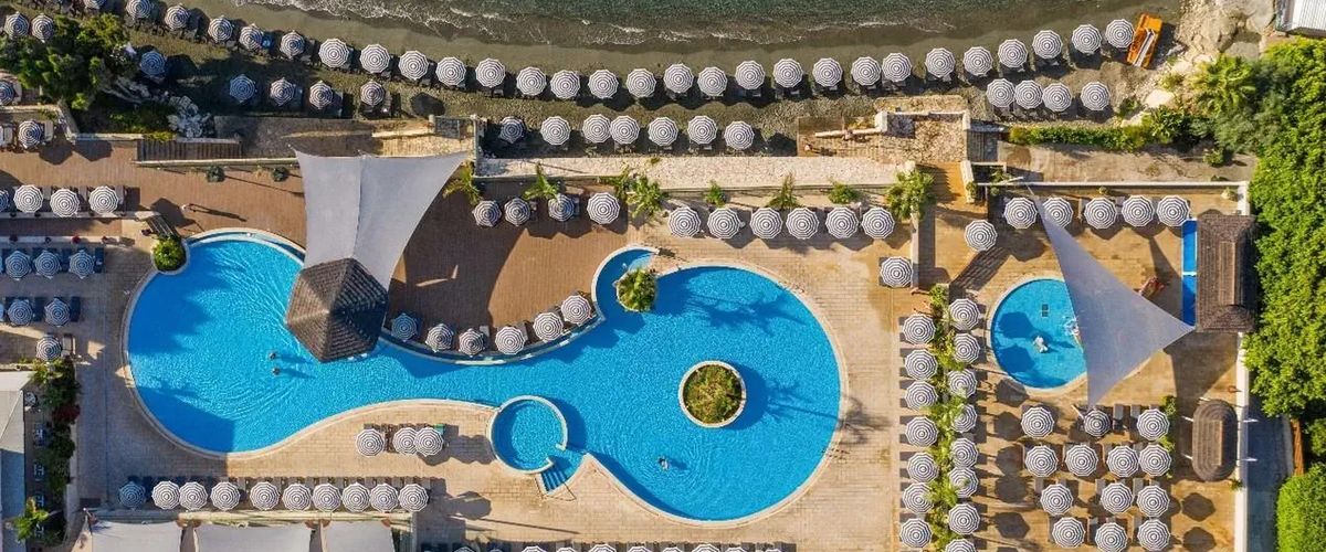 teren hotelu, basen, plaża