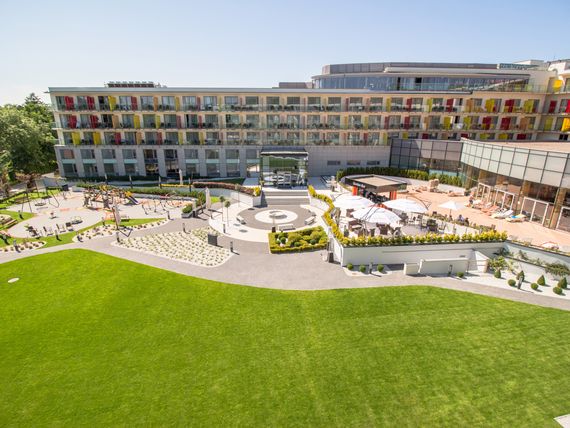 budynek główny, teren hotelu