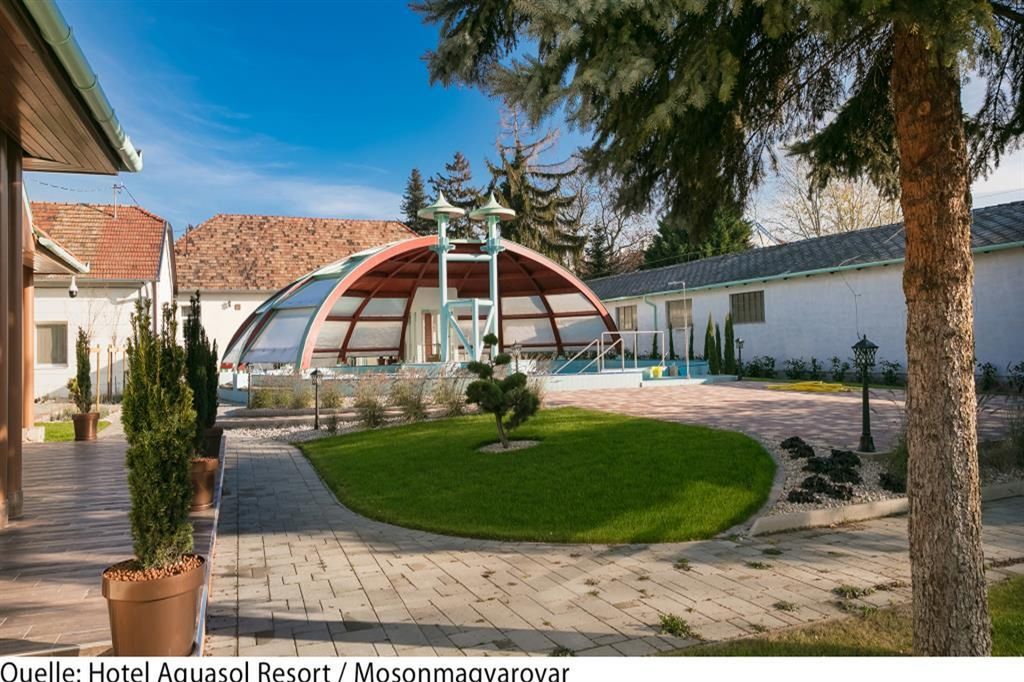 basen, teren hotelu, obiekt