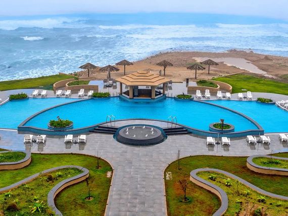 teren hotelu, basen, beach bar