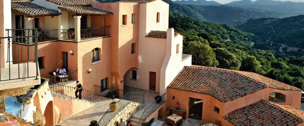 teren hotelu, budynek główny, obiekt