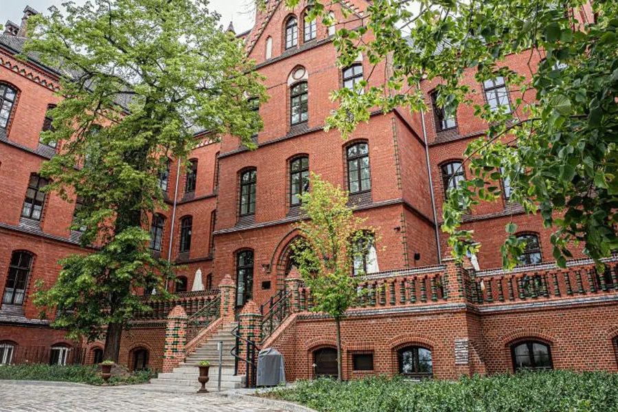 budynek główny, obiekt