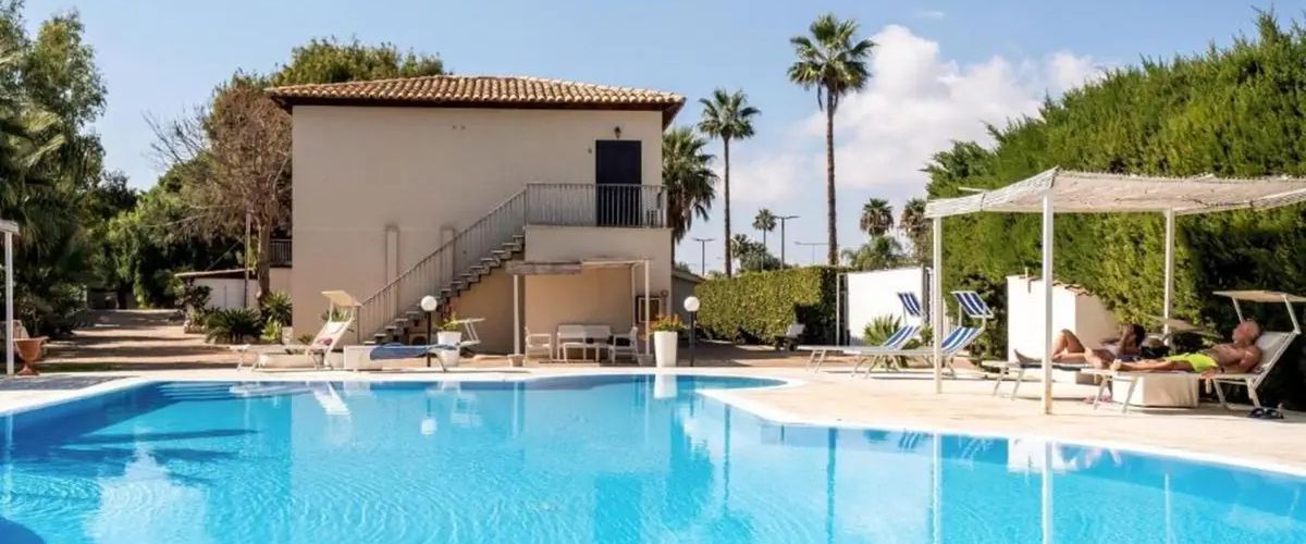 obiekt, teren hotelu, basen