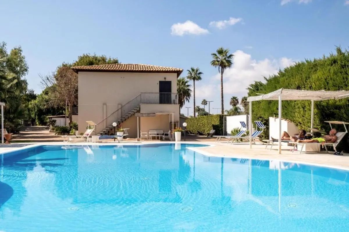 obiekt, teren hotelu, basen