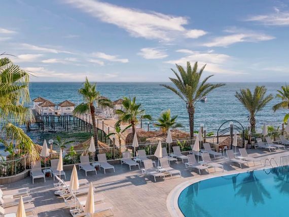 teren hotelu, basen, plaża