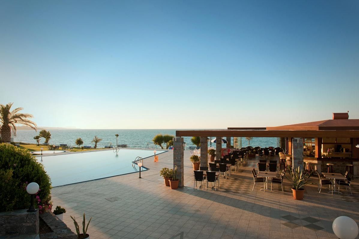 basen, pool bar