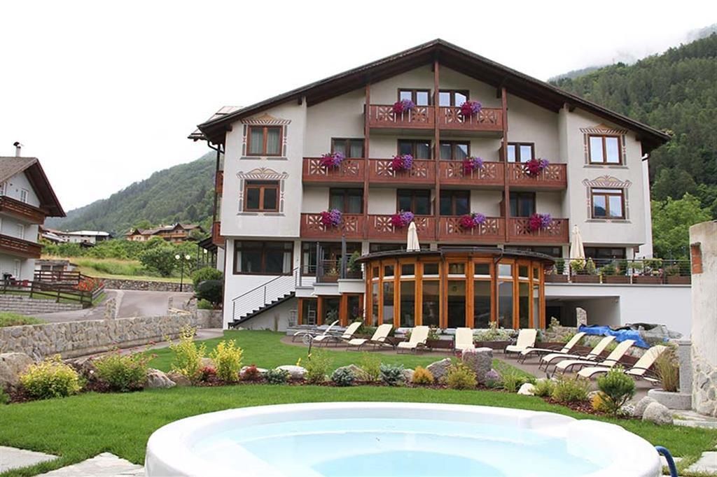 budynek główny, teren hotelu, basen