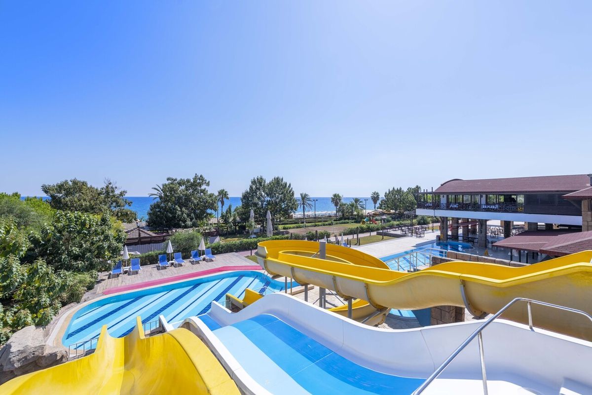 basen, zjeżdżalnia