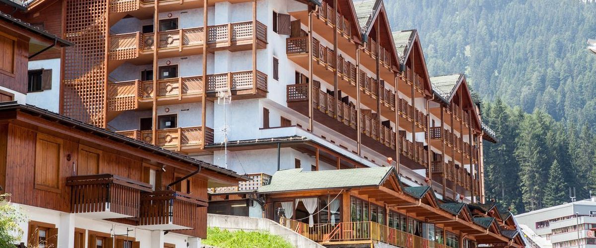 obiekt, budynek główny, teren hotelu