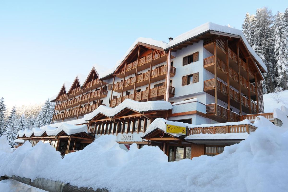 teren hotelu, budynek główny, obiekt